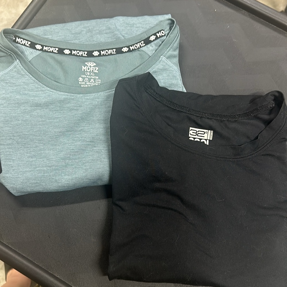 Bundle of 2 XL solid tee shirts